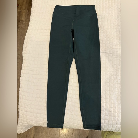 Fleo Go Go high rise leggings. Forest green. Medium. New never worn - Picture 1 of 4